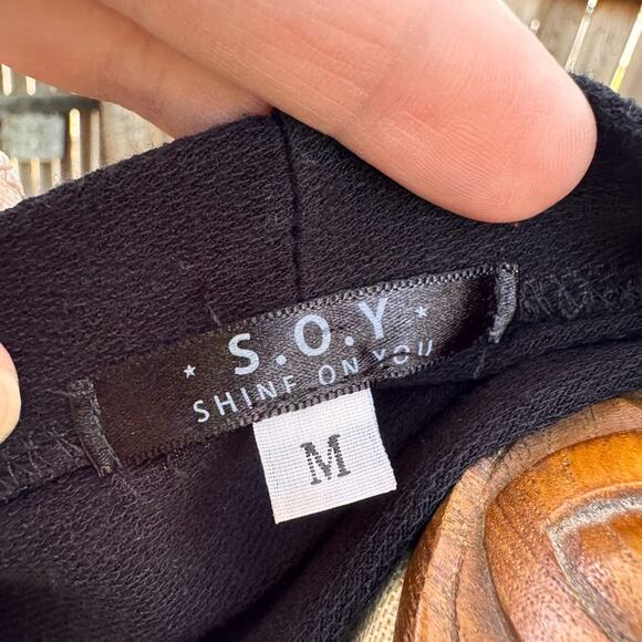 S.O.Y. Shine On You Black Owl Blouse Top Women’s size Medium - Picture 9 of 11